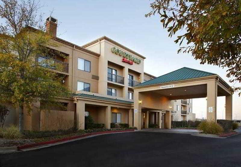 Courtyard By Marriott Tulsa Central Eksteriør billede