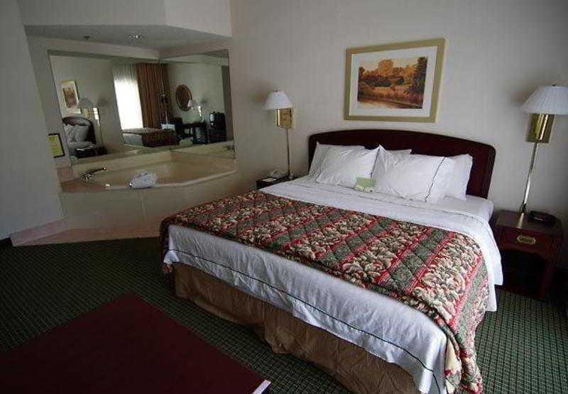 Courtyard By Marriott Tulsa Central Eksteriør billede