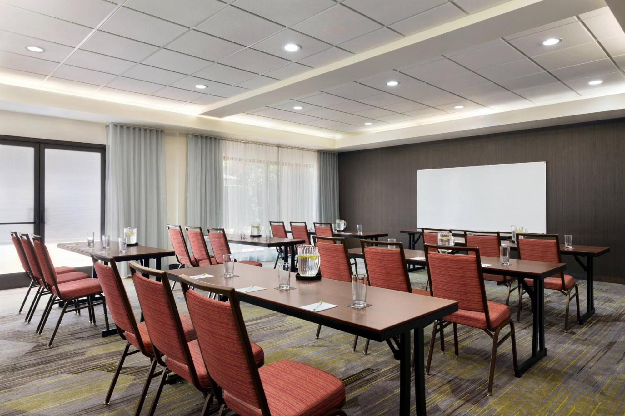 Courtyard By Marriott Tulsa Central Eksteriør billede