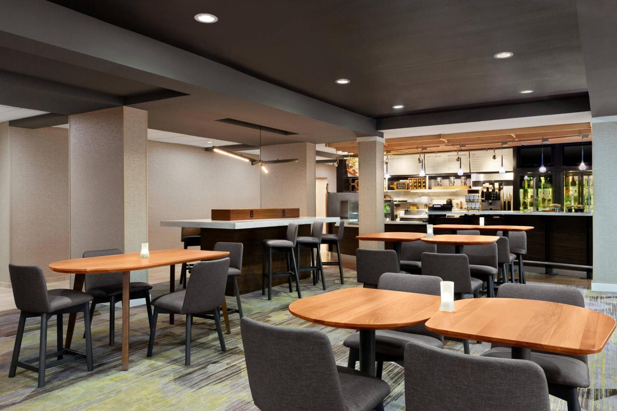 Courtyard By Marriott Tulsa Central Eksteriør billede