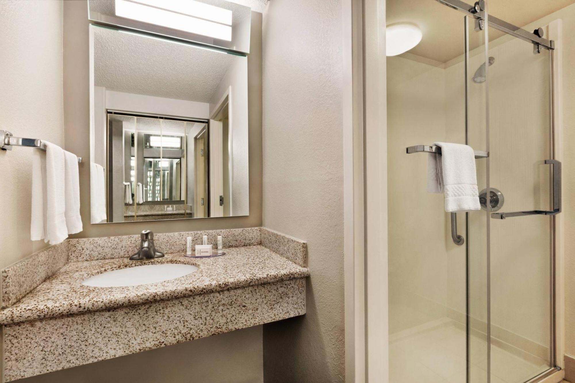 Courtyard By Marriott Tulsa Central Eksteriør billede
