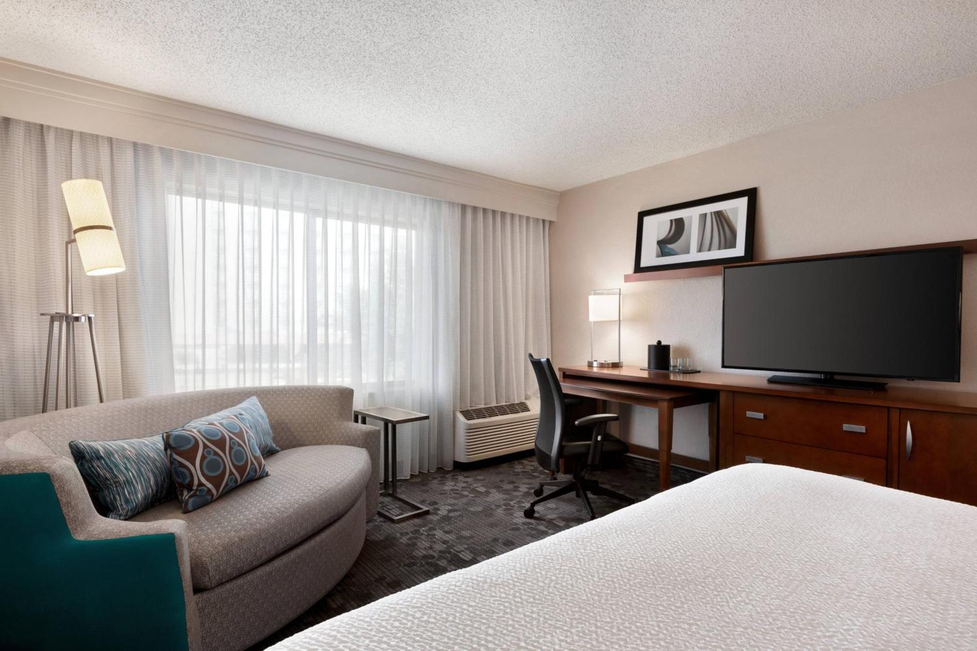 Courtyard By Marriott Tulsa Central Eksteriør billede